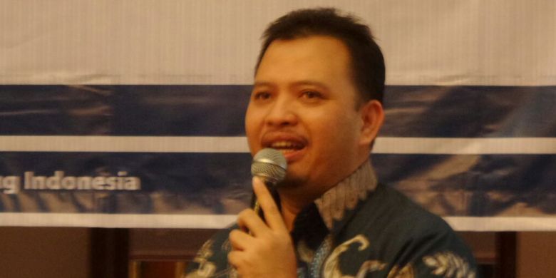 Direktur Eksekutif Poltracking Indonesia, Hanta Yuda AR saat menyampaikan rilis Poltracking di Hotel Sari Pan Pacific, Jakarta Pusat, Minggu (26/11/2017).