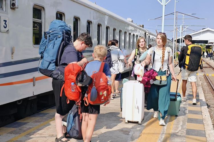 Lebih dari 400.000 Turis Asing Naik Kereta di Indonesia pada 2026, Ini Stasiun Favoritnya
