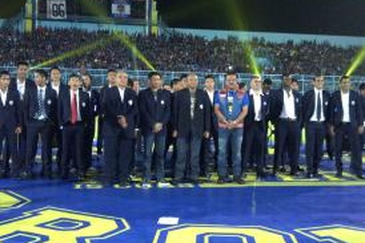 Skuad Arema untuk Kompetisi ISL 2014 saat di launching di stadion Kanjuruhan, Malang, Jawa Timur, Rabu (29/1/2014).