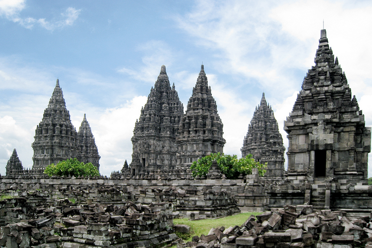 Candi Prambanan adalah salah satu peninggalan Dinasti Sanjaya dari Kerajaan Mataram Kuno. Masa Kejayaan Kerajaan Mataram Kuno pada masa pemerintahan Dyah Balitung.