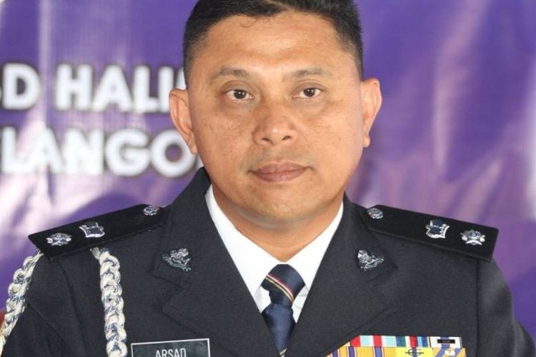 Kepala Polisi Hulu Selangor, Superintendent Arsad Kamaruddin. Dia menangani kasus siswa pukul gurunya karena tak terima rambutnya dipotong.