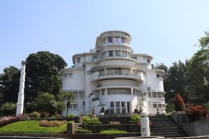 UPI Bebaskan UKT sampai Lulus bagi Mahasiswa Terdampak Banjir Sumbar