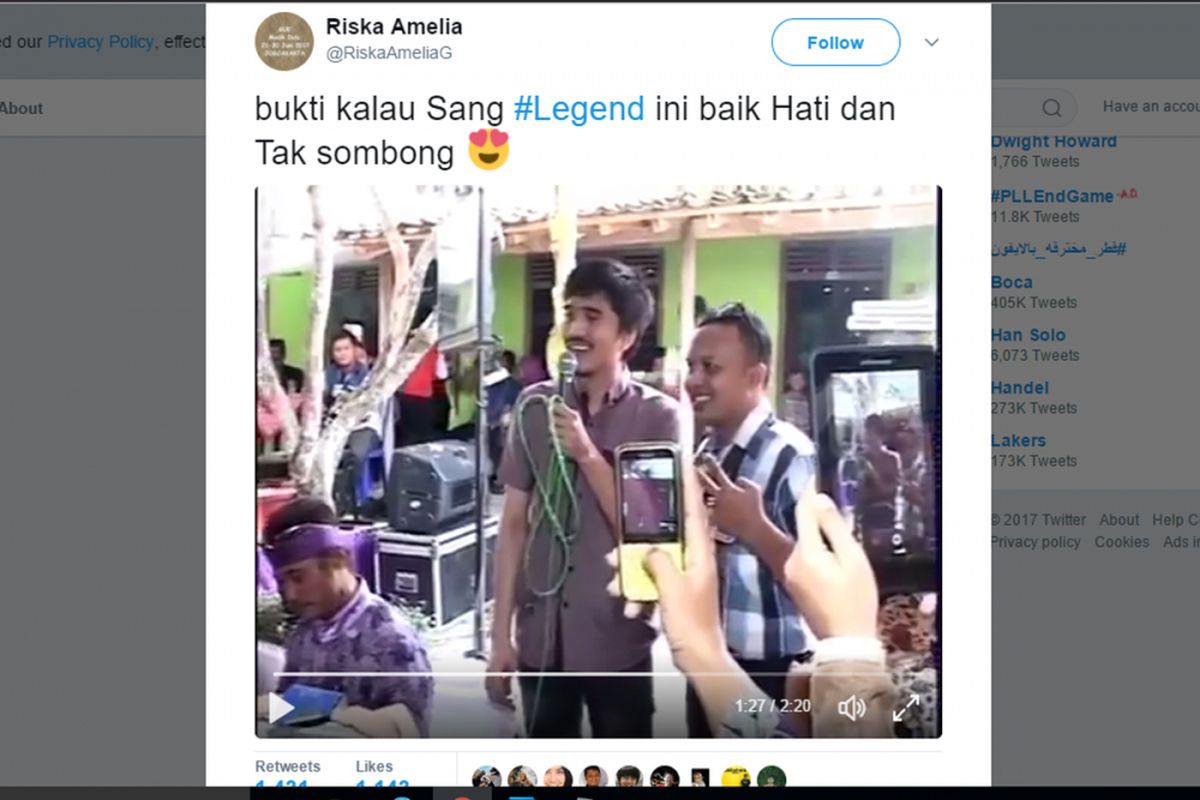 Video viral Duta Mojo vokalis Sheila on 7 yang menyanyi di acara pernihakahan sederhana.