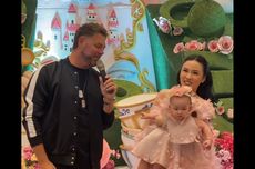 Cynthia Tan Sebut Brian McFadden Sumbang 5 Lagu di Ulang Tahun ke-1 Anaknya 