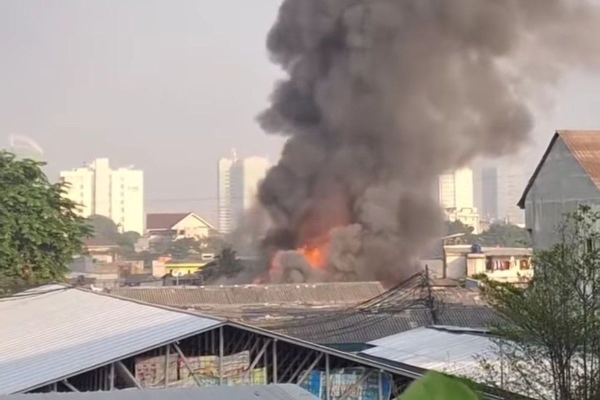 Kebakaran di Pasar Kambing, Kebon Melati, Tanah Abang, Jakarta Pusat, Rabu (9/8/2023). (Sumber: Instagram @infojkt24)