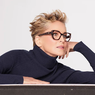 Kisah Sharon Stone dengan Kaus Gap di Oscar 1996 hingga Kacamata