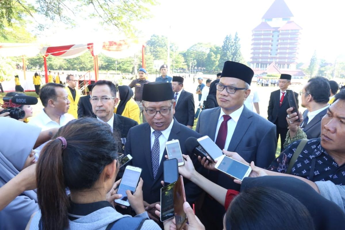 Menristekdikti setelah peringatan Hari Pendidikan Nasional (Hardiknas) pada Kamis (2/05/2019) di Universitas Indonesia, Depok.