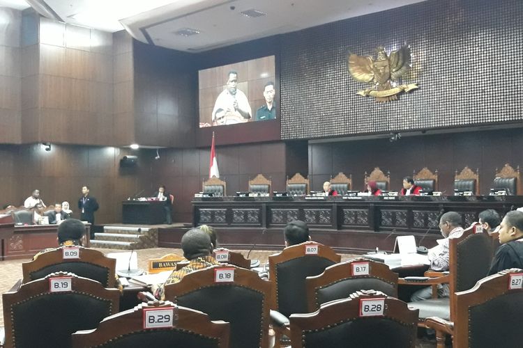 Sidang sengketa hasil pemilu legislatif di Gedung Mahkamah Konstitusi (MK), Jakarta Pusat, Jumat (26/7/2019).