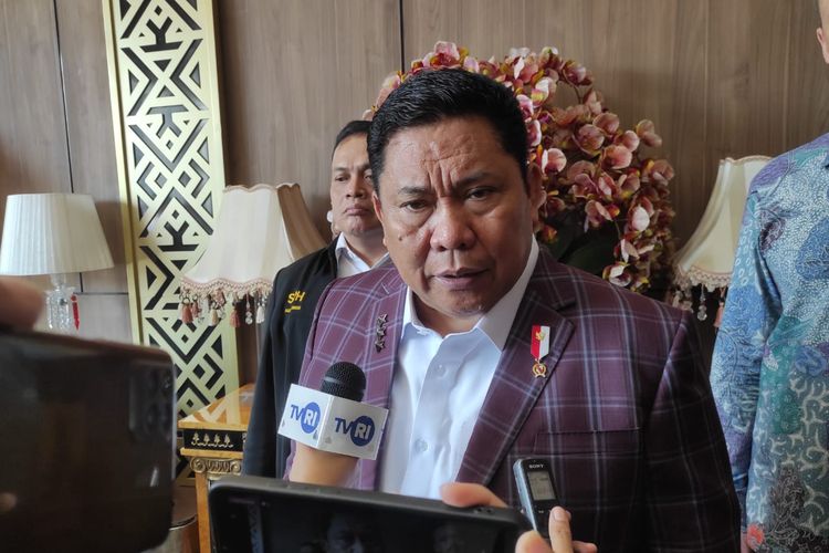 Kepala Badan Narkotika Nasional (BNN), Komisaris Jenderal (Komjen) Polisi Petrus R. Golose, saat diwawancarai sejumlah wartawan di Kupang, Rabu (15/11/2023) 