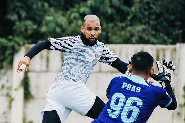 Pemain Persija Jakarta sukses mencetak hattrick saat uji coba melawan tim Liga 3, Dejan FC yang berakhir dengan skor 7-1 disela jeda Liga 1 2023-2024.