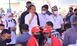 Menaker bersama Presiden Jokowi Salurkan BSU kepada Pekerja di Sultra