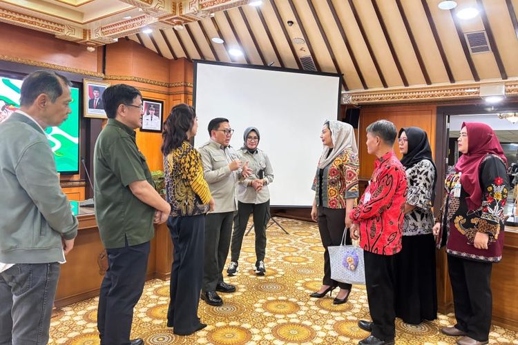 Suasana diskusi antara pemerintah daerah, perwakilan investor, dan pemangku kepentingan terkait rencana pembangunan mega farm sapi perah di Brebes guna memperkuat produksi susu nasional.