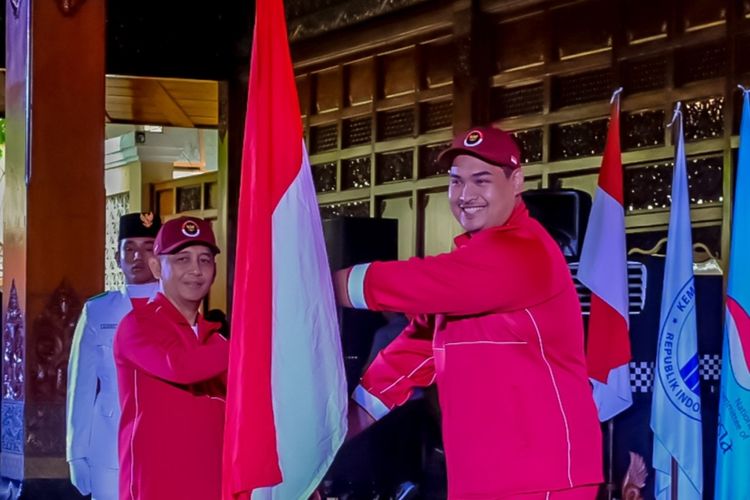 Menteri Pemuda dan Olahraga (Menpora) Dito Ariotedjo melepas kontingen atlet Indonesia untuk ASEAN Para Games (APG) XII Kamboja 2023, di Balai Kota Solo, pada Senin (29/5/2023).