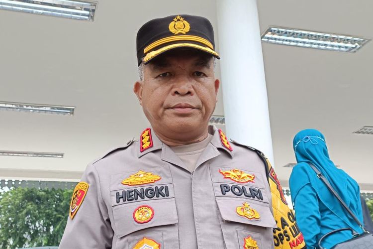 Kapolres Metro Bekasi Kota Kombes Pol Hengki saat memberi informasi mengenai pengamanan menjelang Hari Raya Natal 2022 di Alun-alun Kota Bekasi, Kamis (22/12/2022).