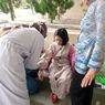 Ibu dan Anak Difabel Tak Terurus Dibawa ke RSJ, Rumahnya Dibersihkan Warga