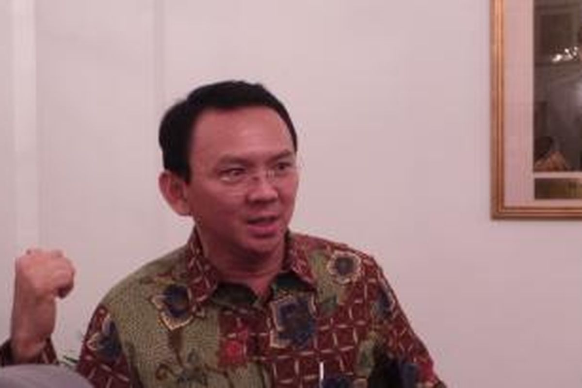 Gubernur DKI Jakarta Basuki Tjahaja Purnama saat wawancara wartawan, di Balai Kota, Rabu (6/1/2016).