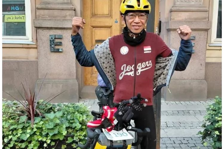 Arbelly Noor, alumnus Unair yang gowes 4.000 km. 