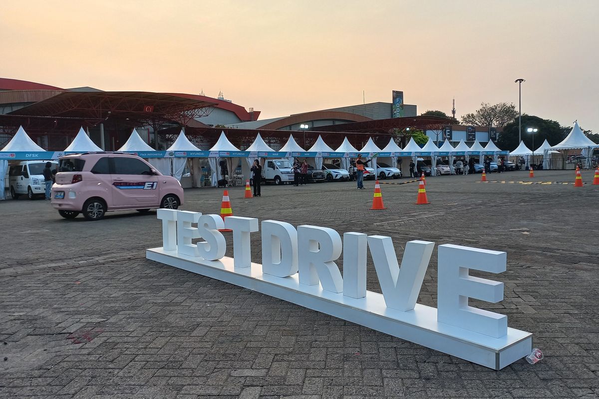 Area test drive mobil listrik di PEVS 2025