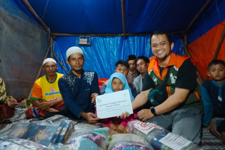 Yayasan Al-Azhar Kelapa Gading melalui pilar sosialnya, Alazka Care kembali menyalurkan bantuan tanggap bencana untuk masyarakat terdampak Gempa Cianjur pada 6 Desember 2022.
