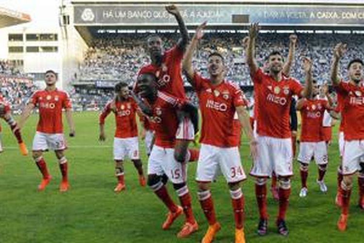 Benfica mempertahankan gelar juara Liga Portugal setelah bermain imbang 0-0 melawan Vitoria Guimaraes, Minggu (17/5/2015). 