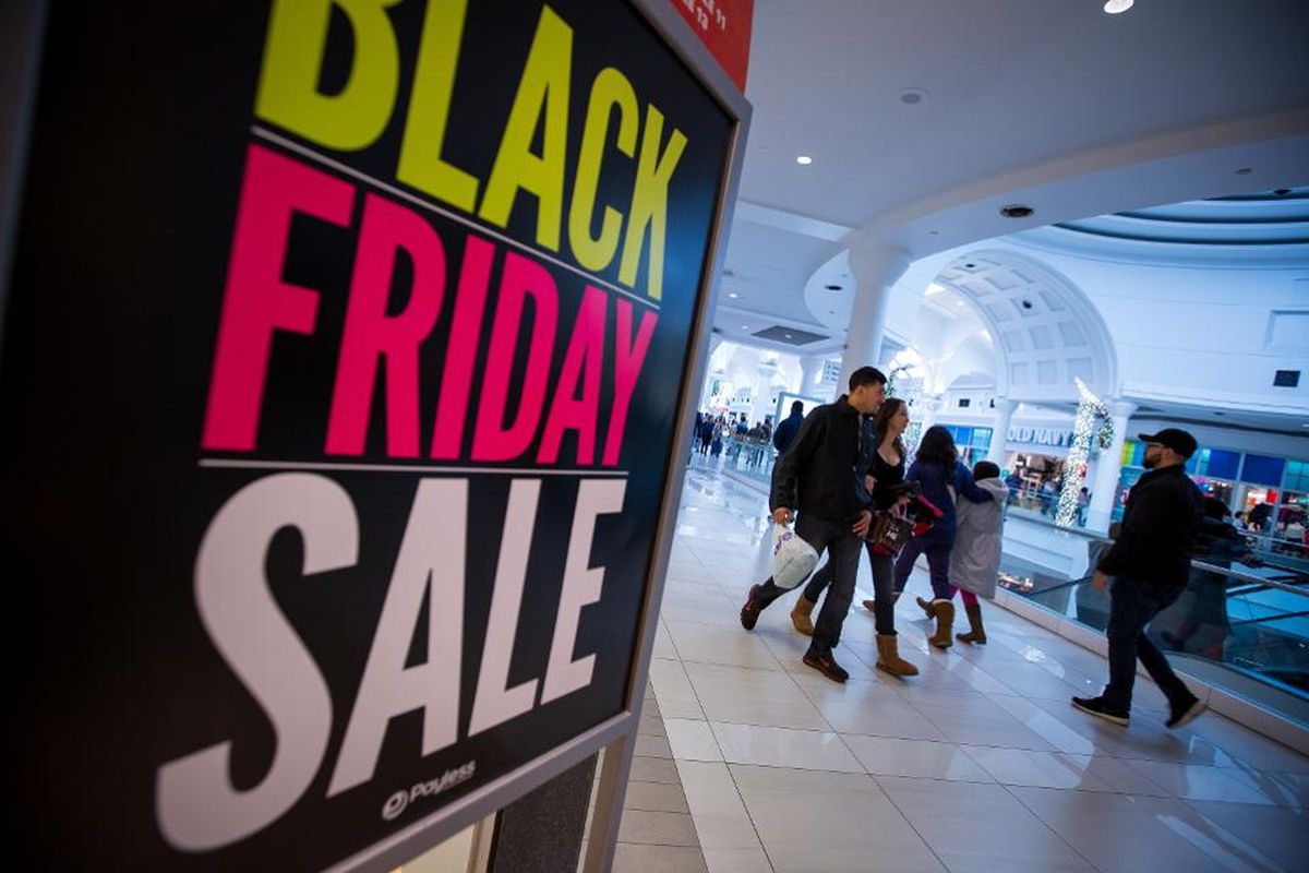 Black Friday di Amerika Serikat, Black Friday adalah hari belanja dengan diskon tinggi.