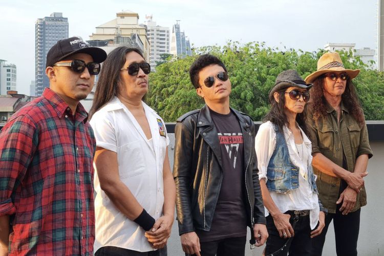 Denden Gonjalez gabung dengan band asal Malaysia, Search