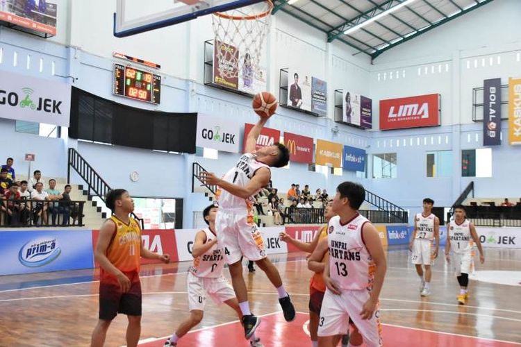 Universitas Prima Indonesia (Unpri) mencatat kemenangan besar 103-25 atas Perguruan Tinggi Cendana pada hari kelima di LIMA Basketball: Go-Jek Sumatra Conference (SMC) 2018, Rabu (11/07/2018). 
