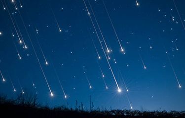 Ilustrasi hujan meteor.