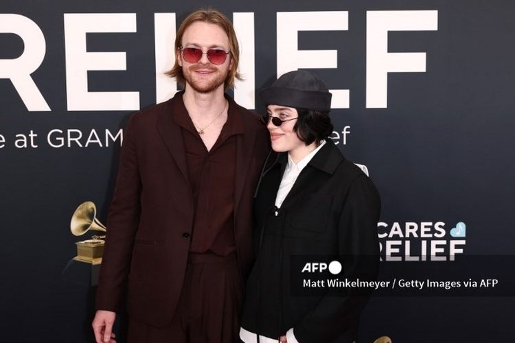 Kakak beradik Billie Eilish dan Finneas O'Connell di ajang penghargaan musik bergengsi Grammy Awards ke-67, di Crypto.com Arena, Los Angeles, pada Minggu (2/2/2025)