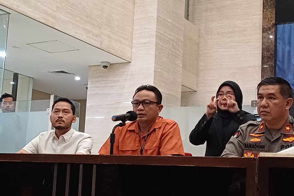 Direktur Reserse Kriminal Umum Polda Jawa Barat Kombes Surawan dalam konferensi pers di Mabes Polri, Jakarta, Jumat (28/7/2023).