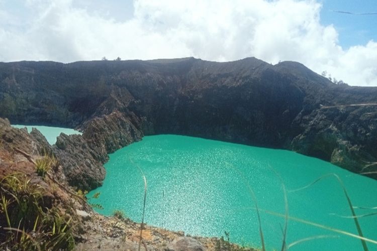 Bau Belerang Menyengat, Pengunjung Danau Kelimutu Diimbau Pakai Masker