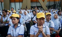 Badai PHK dan Janji Menciptakan 19 Juta Lapangan Kerja