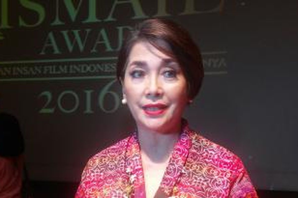 Widyawati usai menghadiri konferensi pers Usmar Ismail Award 2016 di gedung Pusat Perfilman Usmar Ismail, Jakarta Selatan, Jumat (15/1/2016) sore.