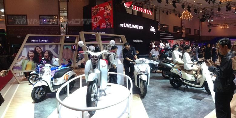 Booth Honda di IMOS 2016.