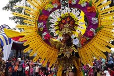 Kostum dalam Malang Flower Carnival 2018 Gunakan Bahan Daur Ulang
