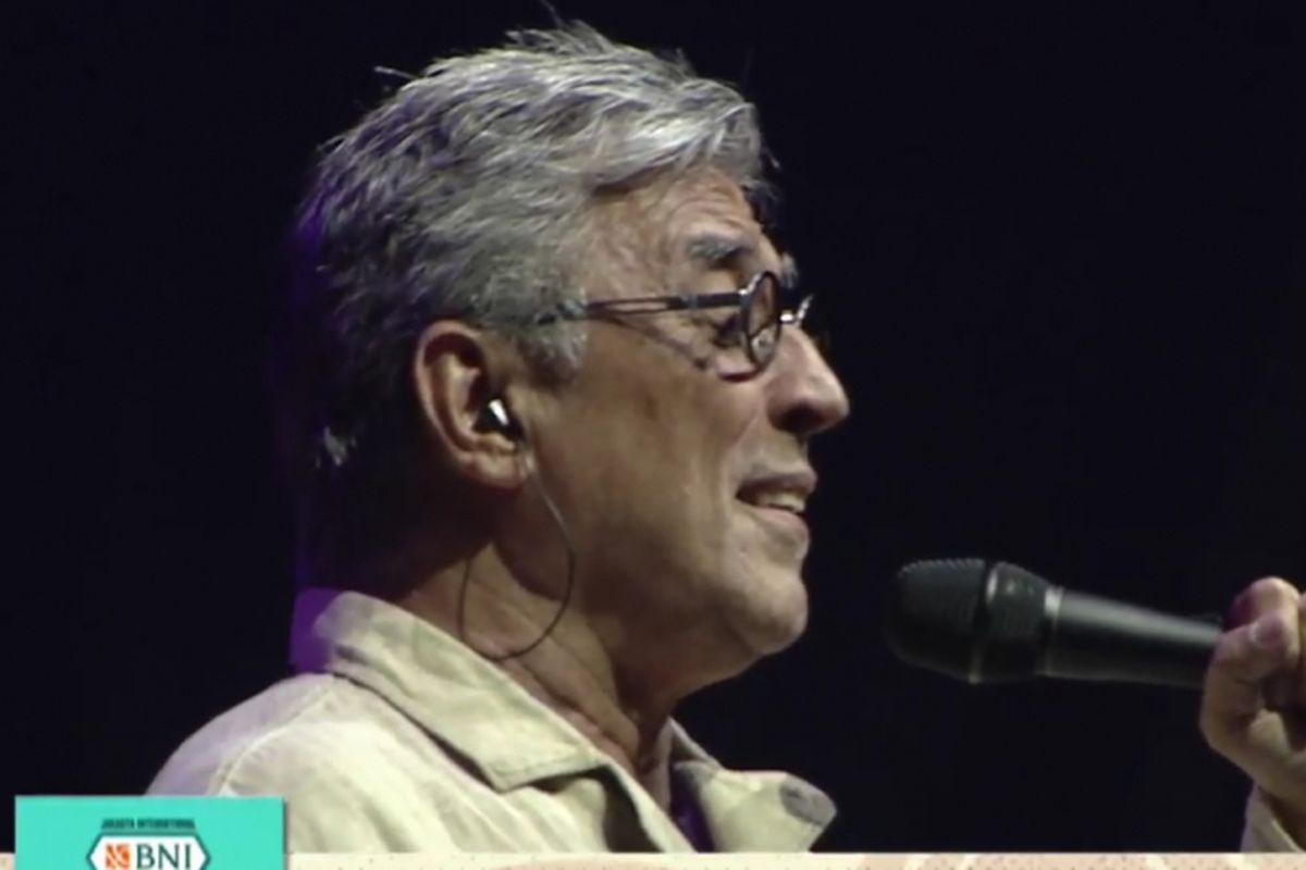 Musisi jazz dari Brasil, Ivan Lins tampil dalam pergelaran Java Jazz yang dilangsungkan di JIExpo, Kemayoran, Jakarta Pusat, Jumat (2/3/2018).