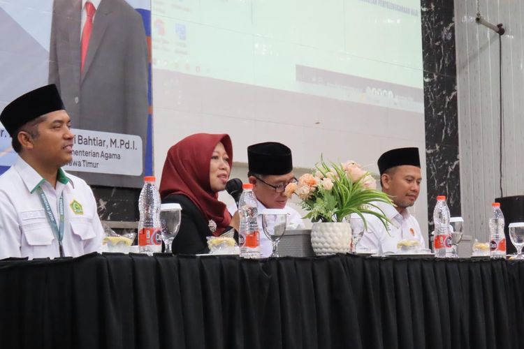 Ansari memaparkan perubahan status PHBU ke Kementerian Haji dan Umrah di Pamekasan, Selasa (15/10/2025)