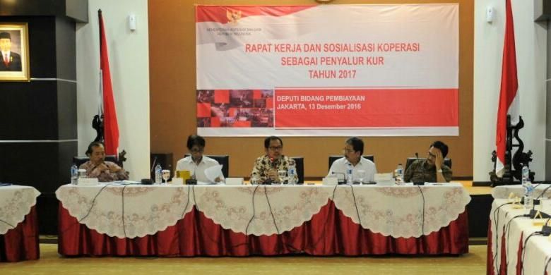 Rapat kerja dan sosialisasi koperasi sebagai penyalur KUR di Jakarta, Selasa (13/12/2016).