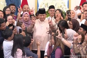 Ketika Joget dan Lelucon Presiden Jadi Tontonan