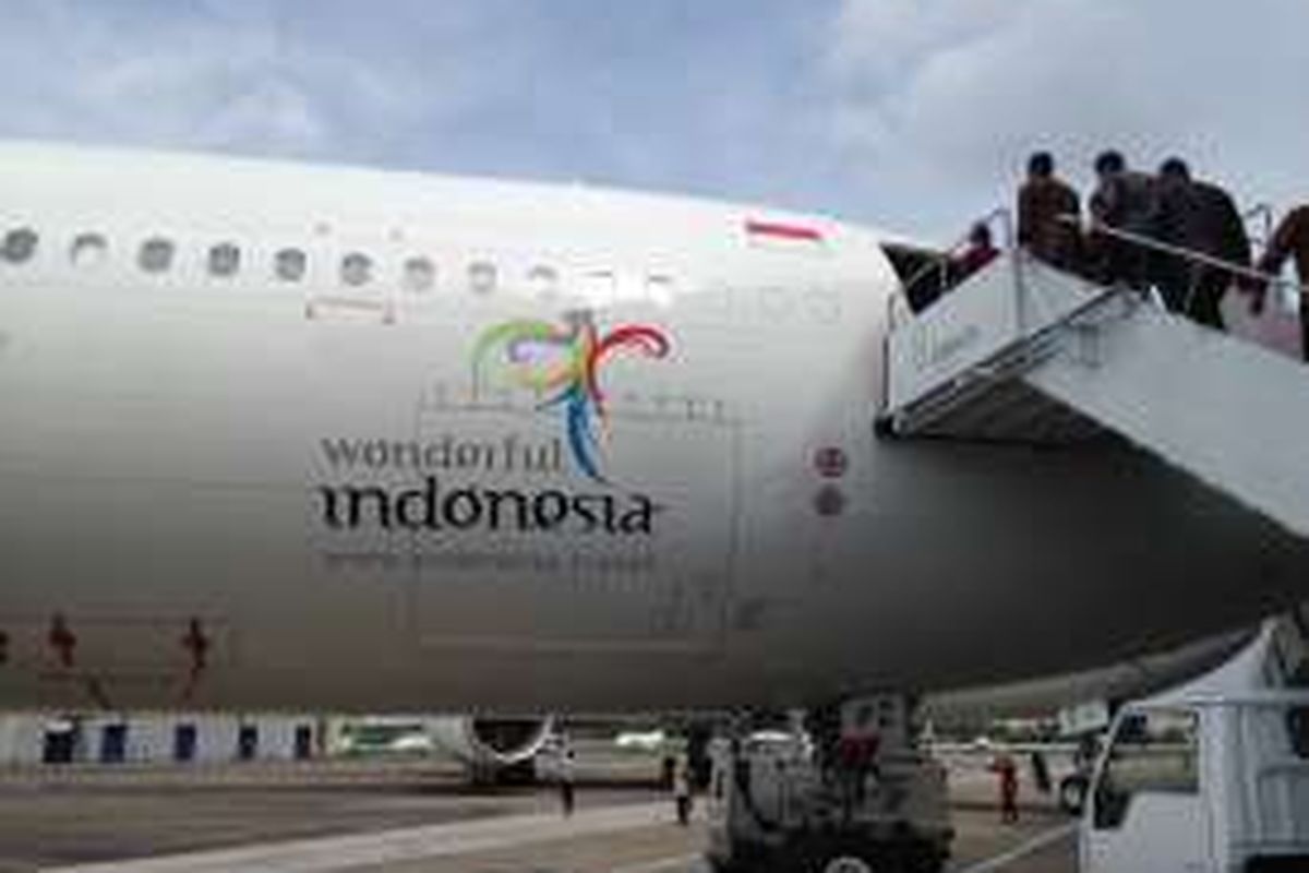 Tampak pesawat terbaru Garuda Indonesia, Airbus A330-300 dan Boeing 777-300ER yang diresmikan di Hangar 4 GMF-Aeroasia, Bandara Soekarno-Hatta, Tangerang, Senin (1/2/2016). 











