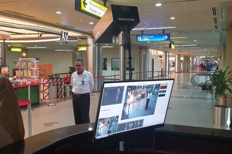 Bandar Udara Internasional Hang Nadim bersama Kantor Kesehatan Pelabuhan (KKP) Batam kembali menambah alat pendeteksi suhu tubuh (Thermal Detector), Senin (16/3/2020).
