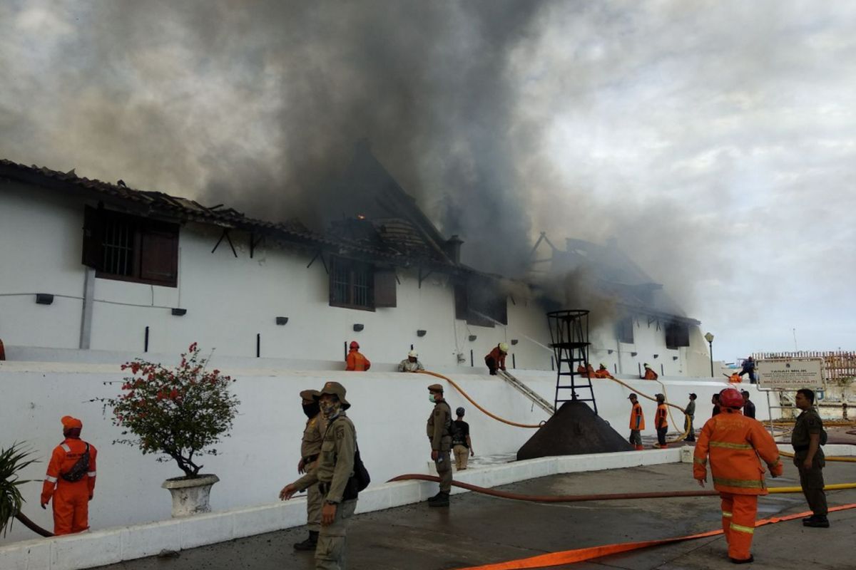 Museum Bahari, Penjaringan, Jakarta Utara, terbakar pada Selasa (16/1/2018). 