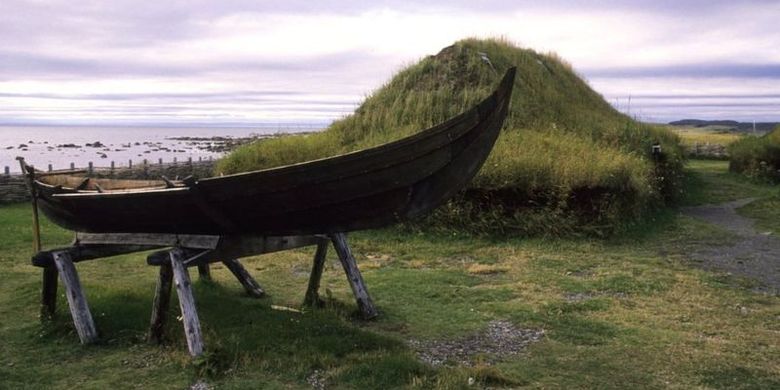 Bukti Viking menempati Amerika lebih dulu dari Columbus. Replika rumah Viking dan barang-barang lainnya di L'Anse aux Meadows, situs warisan dunia UNESCO di Newfoundland, Kanada.