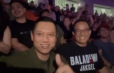 Tangkapan layar video mantan Gubernur DKI Jakarta Anies Baswedan dan Ketua Umum Partai Demokrat Agus Harimurti Yudhoyono duduk bersebelahan saat menonton konser Dewa 19 di Jakarta International Stadium, Sabtu (4/2/2023) malam.