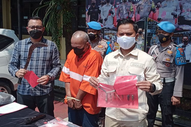 Satreskrim Polresta Malang Kota melakukan konferensi pers di Mapolresta Malang Kota pada Rabu (16/2/2022) atas perkara penangkapan terhadap lima pelaku spesialis pencurian kendaraan bermotor (curanmor) di Kota Malang, Jawa Timur.