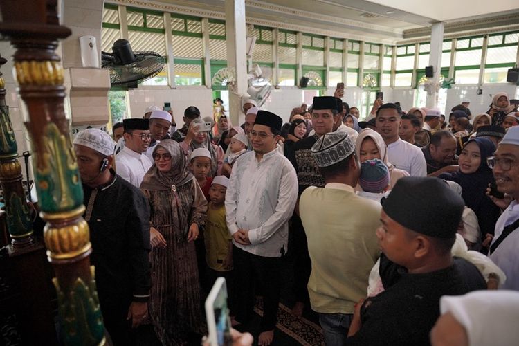 Bupati Hulu Sungai Tengah (HST) H Aulia Oktafiandi saat menghadiri tradisi Batumbang Apam di Desa Pajukungan.
