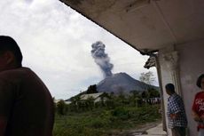 Sejak Tengah Malam, Sudah Enam Kali Sinabung Meletus