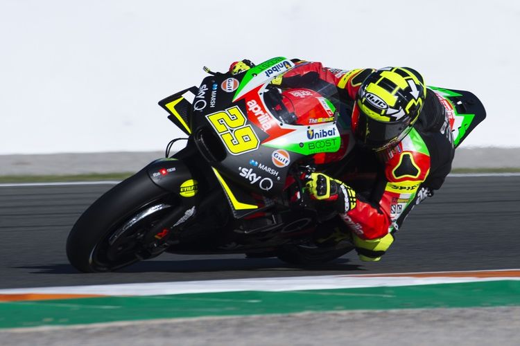 Pebalap Aprilia Andrea Iannone saat uji pramusim Ricardo Tormo, di Cheste dekat Valencia, pada 19 November 2019. 