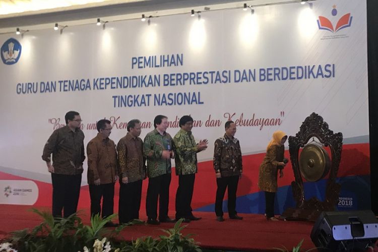 Acara pembukaan Pemilihan Guru dan Tenaga Kependidikan Berprestasi dan Berdedikasi tingkat nasional di Hotel Sahid Jakarta, Minggu (11/8/2018)