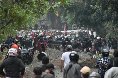Polisi: Ada Pelajar SD yang Diamankan Saat Ricuh Demo Tolak UU Cipta Kerja di Bandung